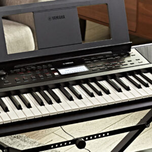 Yamaha PSR E383