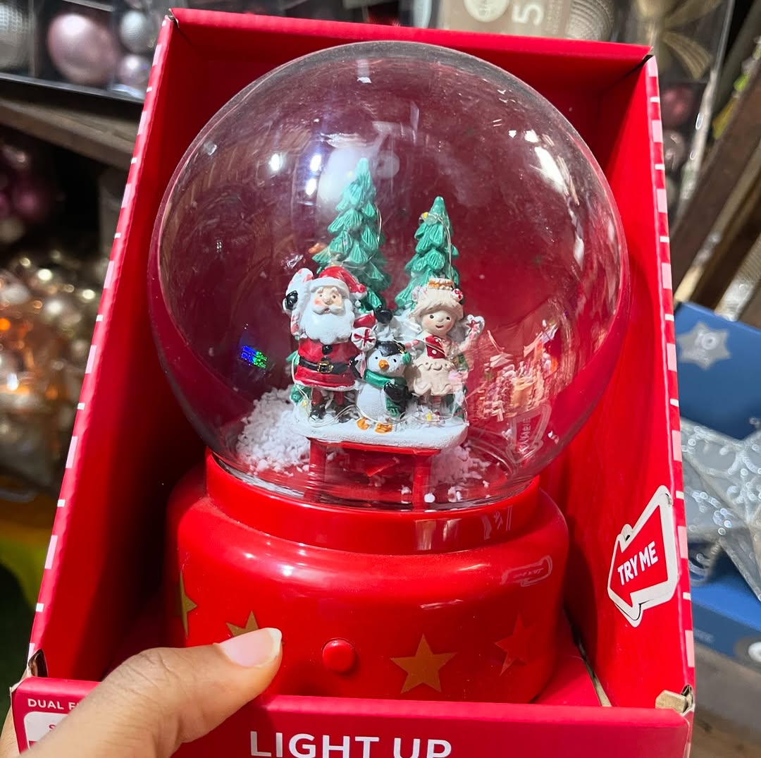 Snow globe Christmas ornaments in Lagos